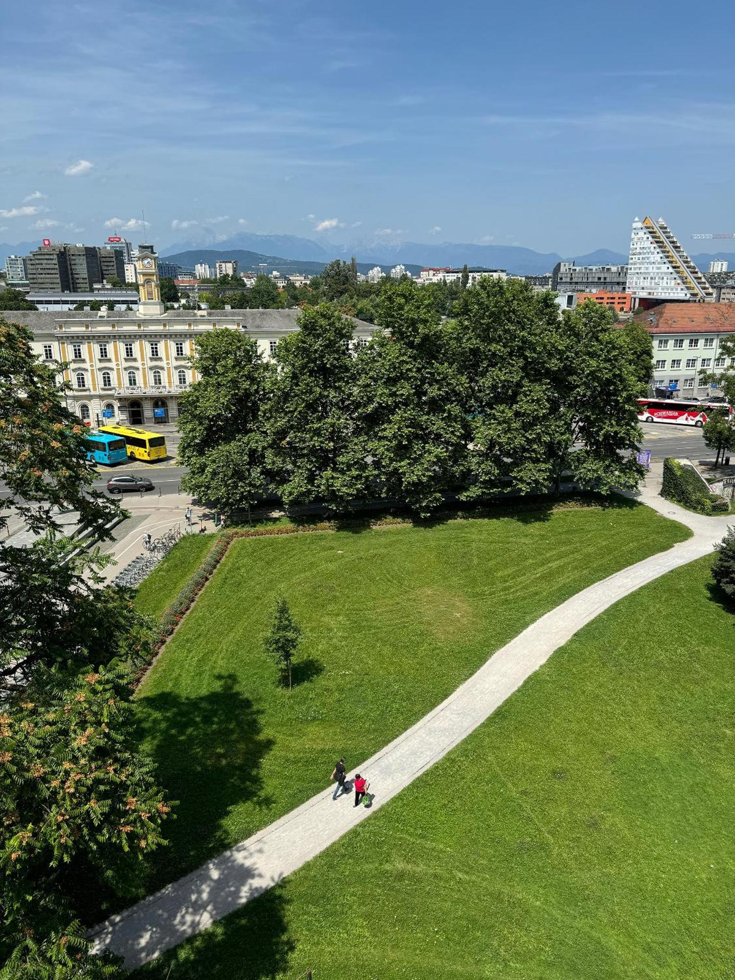 Luxe Penthouse With A Castle View Любляна Екстериор снимка
