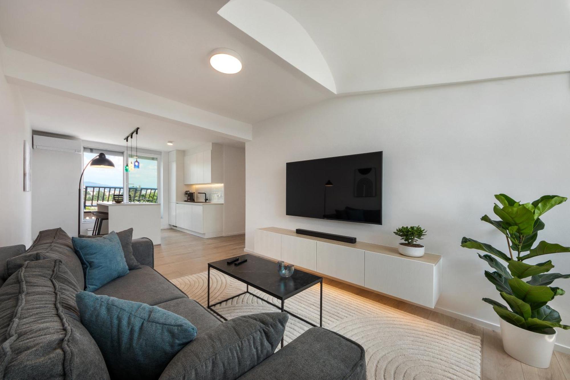 Luxe Penthouse With A Castle View Любляна Екстериор снимка