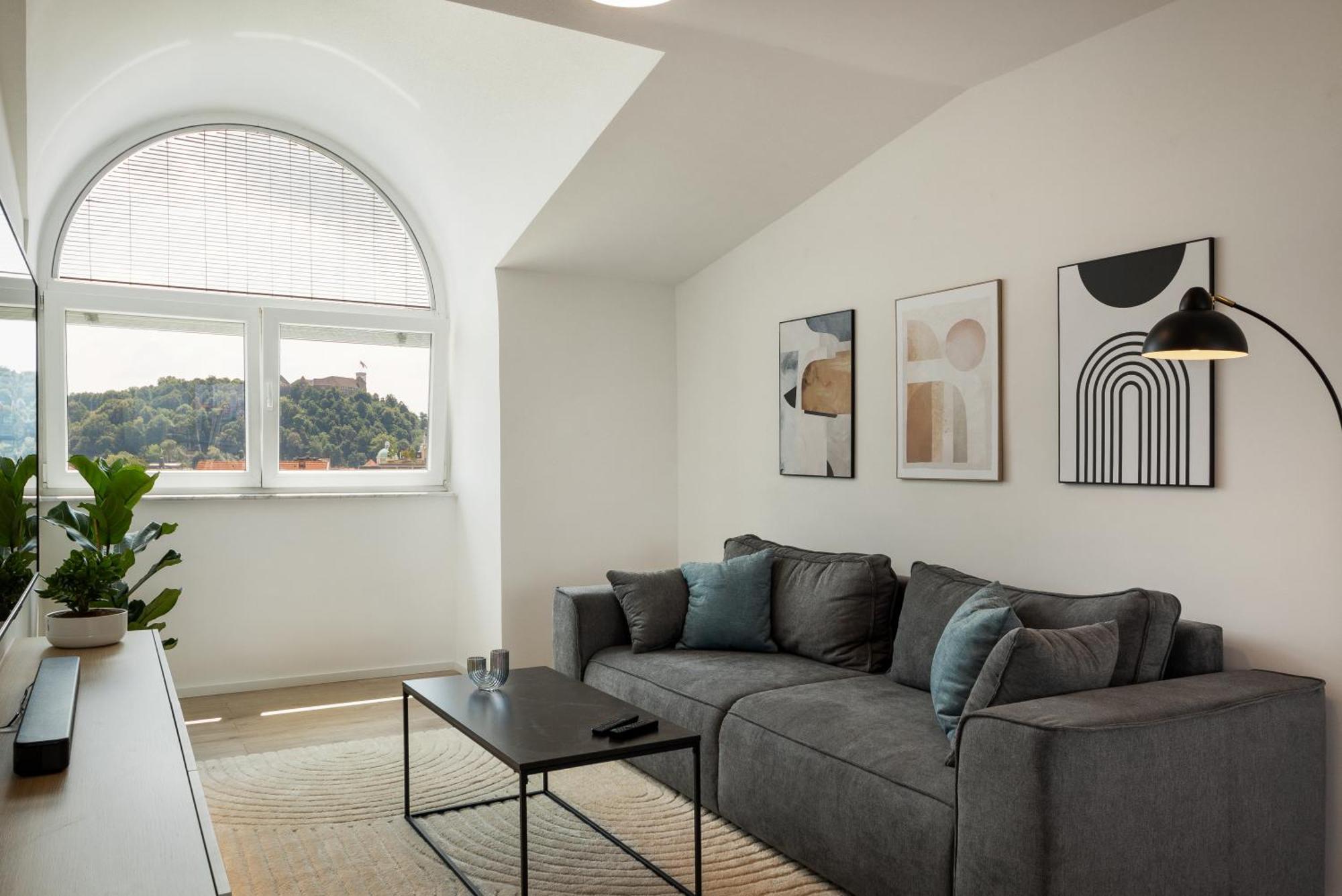 Luxe Penthouse With A Castle View Любляна Екстериор снимка