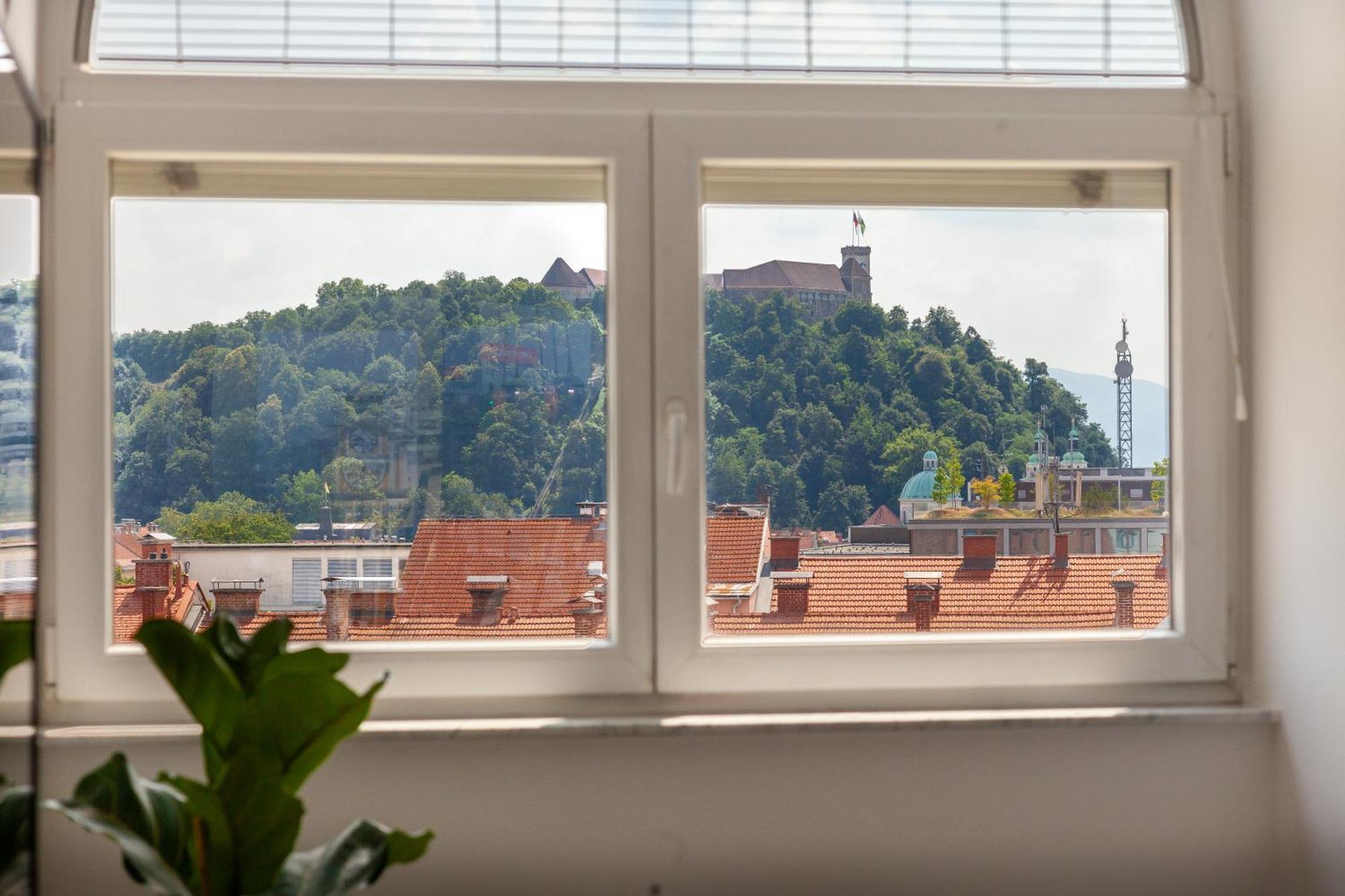 Luxe Penthouse With A Castle View Любляна Екстериор снимка